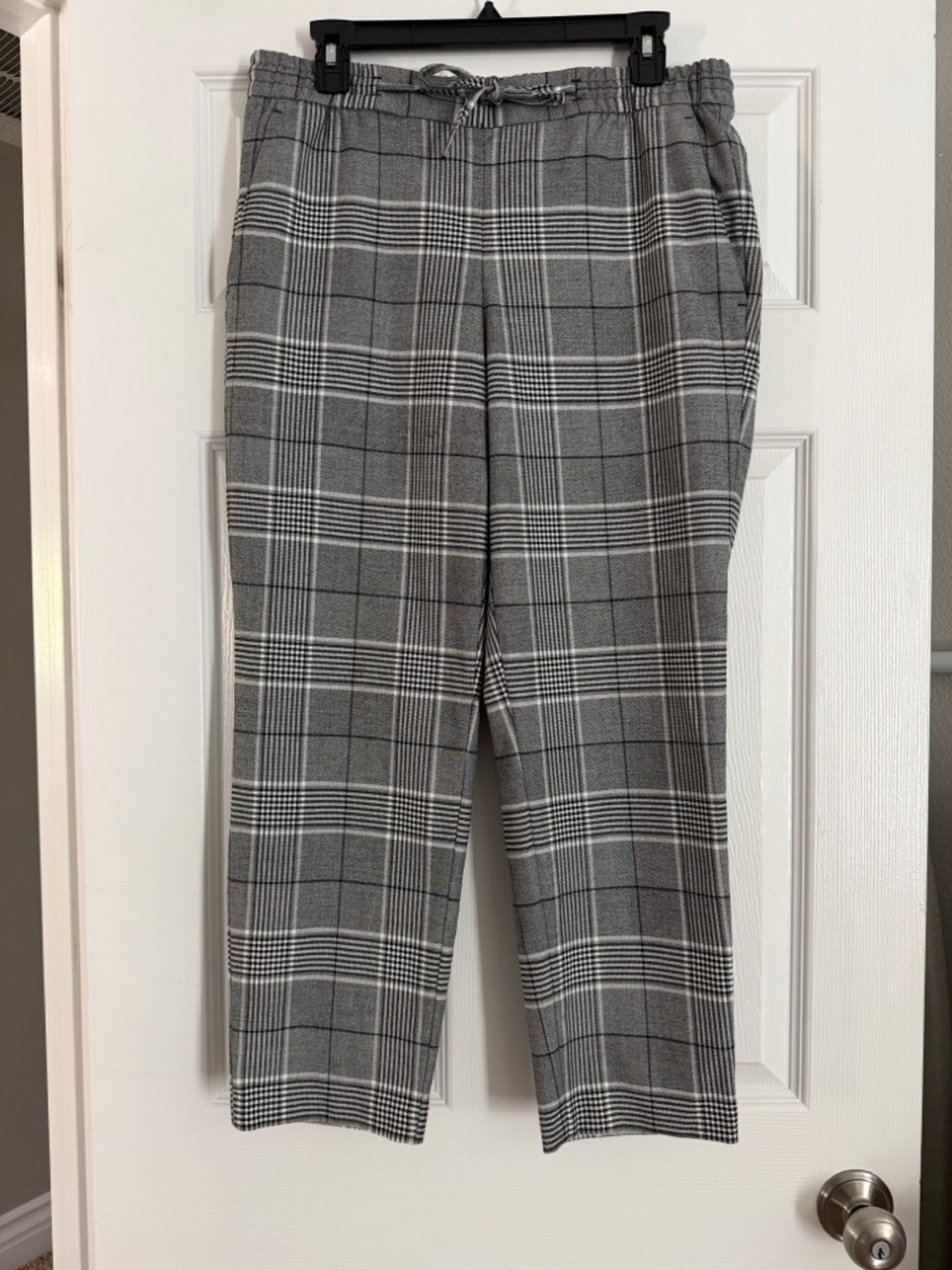 Classic Gray Plaid women's cropped Trousers